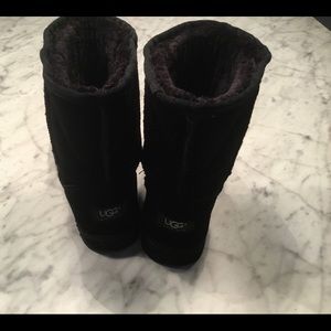 Black Ugg’s size 6